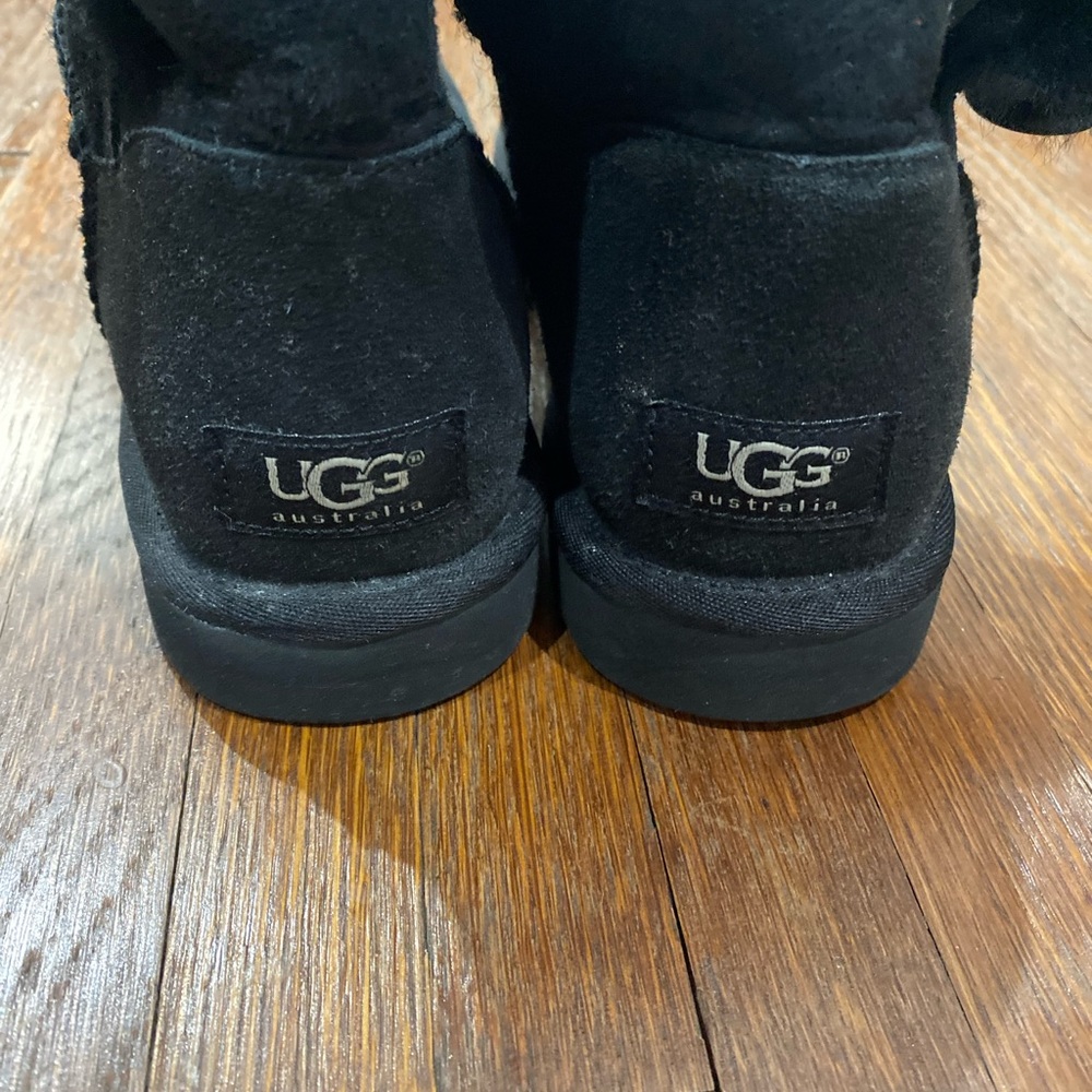 Black Uggs - Picture 2 of 7